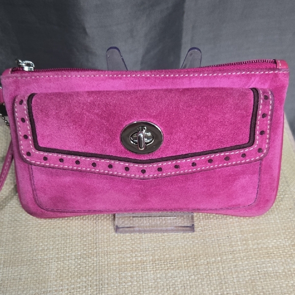 Coach Vintage Pink Suede Wristlet with Turnlock - Picture 2 of 16